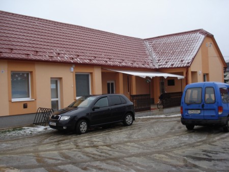 Nádvorie obecného úradu po rekonštrukcii